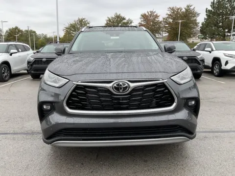 Photos of 2025 Toyota Highlander Platinum for sale in Kansas City, MO at Jay Wolfe Toyota