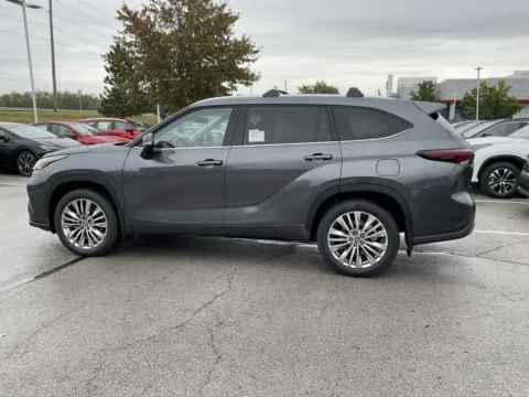 More photos of 2025 Toyota Highlander Platinum at Jay Wolfe Toyota, MO