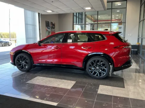 More photos of 2025 Toyota Crown Signia Limited at Jay Wolfe Toyota, MO