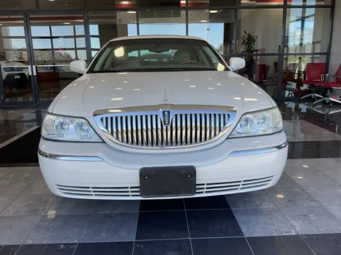 Photos of 2004 Lincoln Town Car Ultimate for sale in Kansas City, MO at Jay Wolfe Toyota