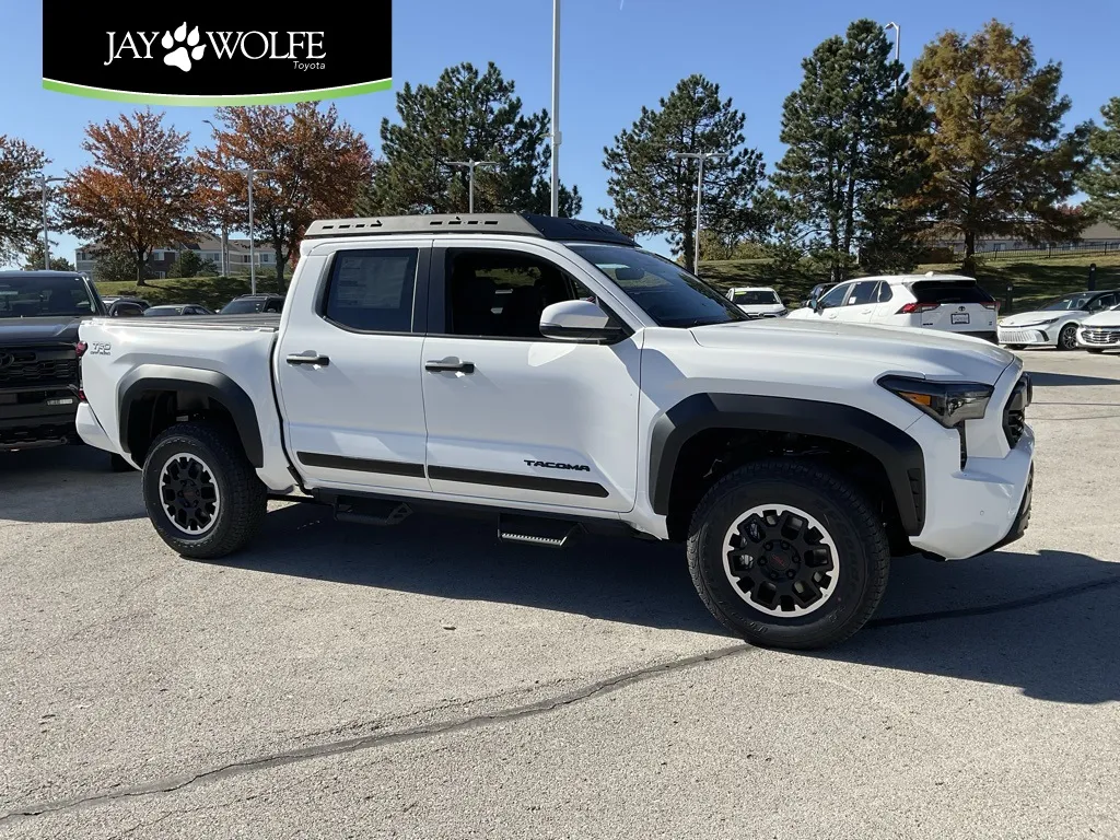 White 2025 Toyota Tacoma TRD Off-Road for sale in Kansas City, MO