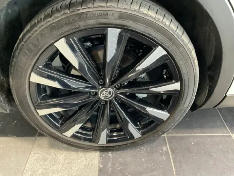 More photos of 2024 Toyota Crown Platinum at Jay Wolfe Toyota, MO