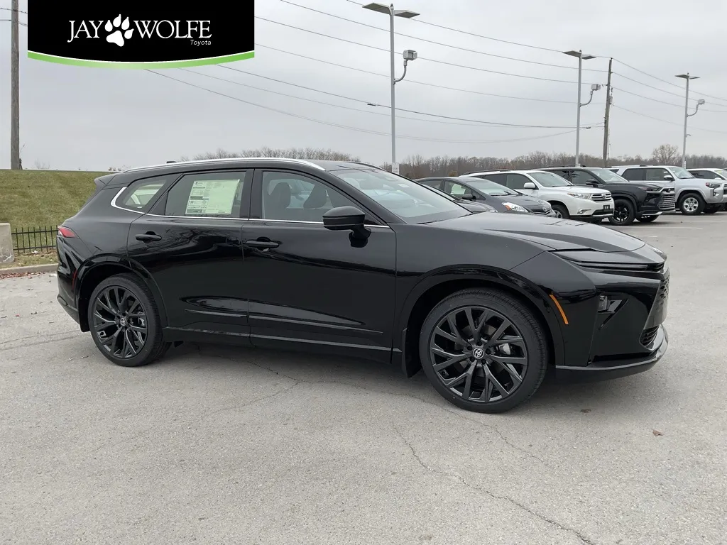 Black 2025 Toyota Crown Signia Limited for sale in Kansas City, MO