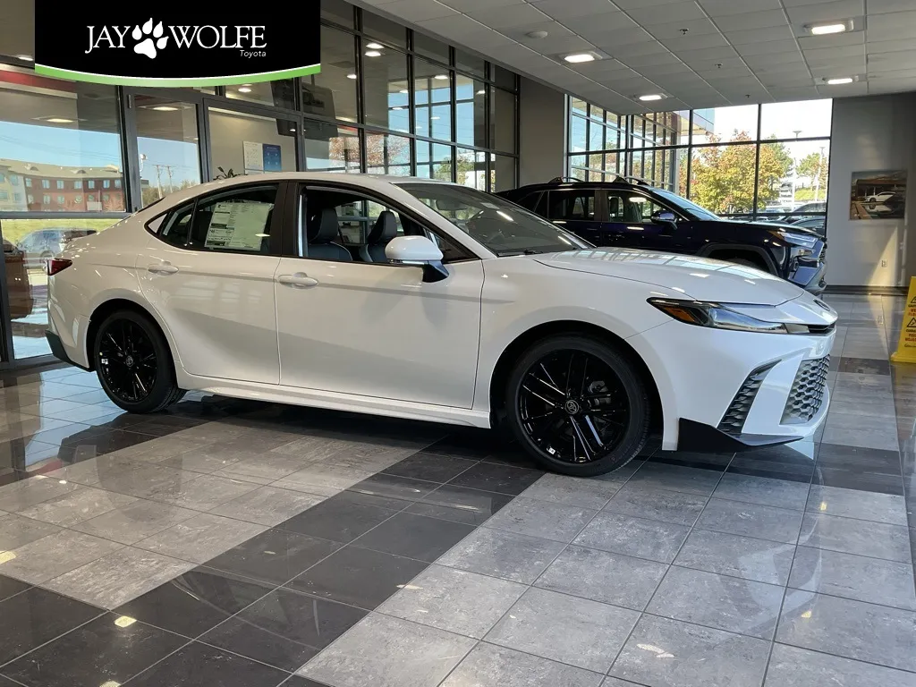 White 2026 Toyota Camry SE for sale in Kansas City, MO