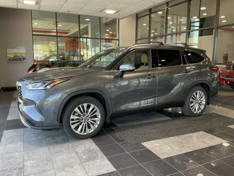 Another view of 2023 Toyota Highlander Platinum for sale in Kansas City, MO at Jay Wolfe Toyota