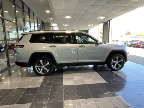 More photos of 2024 Jeep Grand Cherokee L Limited at Jay Wolfe Toyota, MO