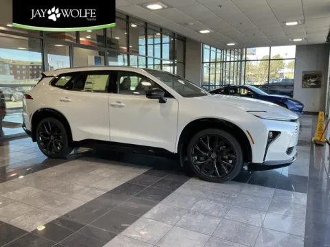 White 2025 Toyota Crown Signia Limited for sale in Kansas City, MO