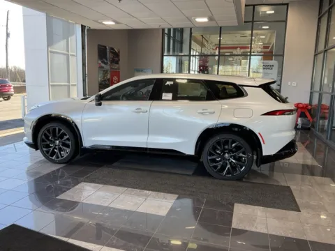 More photos of 2025 Toyota Crown Signia Limited at Jay Wolfe Toyota, MO