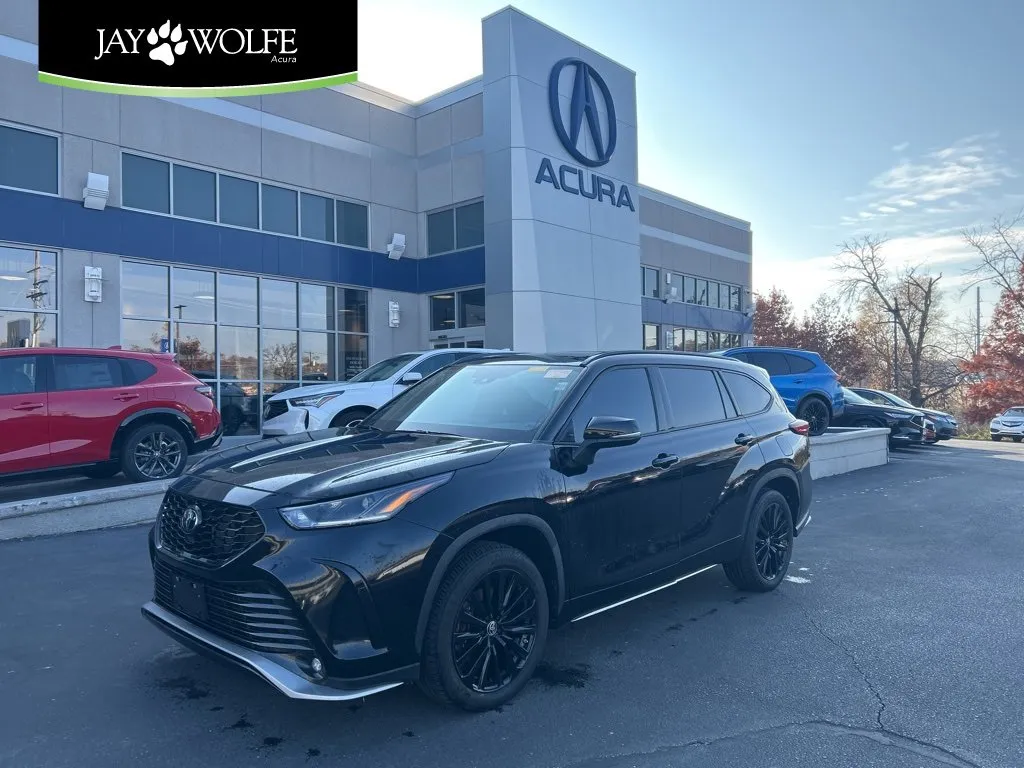 Black 2023 Toyota Highlander L for sale in Kansas City, MO