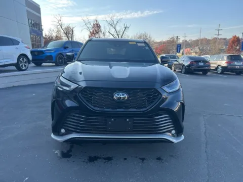 Photos of 2023 Toyota Highlander L for sale in Kansas City, MO at Jay Wolfe Acura