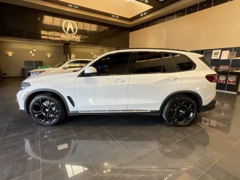 More photos of 2021 BMW X5 xDrive45e at Jay Wolfe Acura, MO