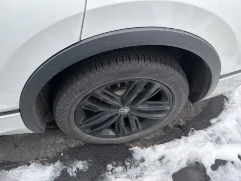 More photos of 2022 Volkswagen Tiguan SE R-Line Black at Jay Wolfe Acura, MO