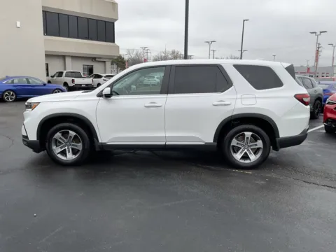 More photos of 2025 Honda Pilot EX-L at Jay Wolfe Acura, MO