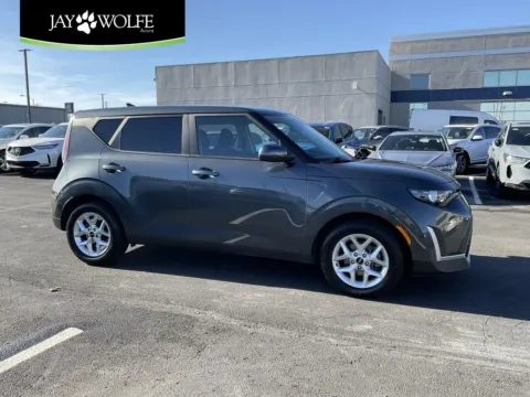 Gray 2023 Kia Soul LX for sale in Kansas City, MO