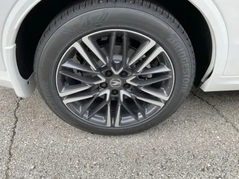 More photos of 2026 Acura MDX w/Advance Package at Jay Wolfe Acura, MO