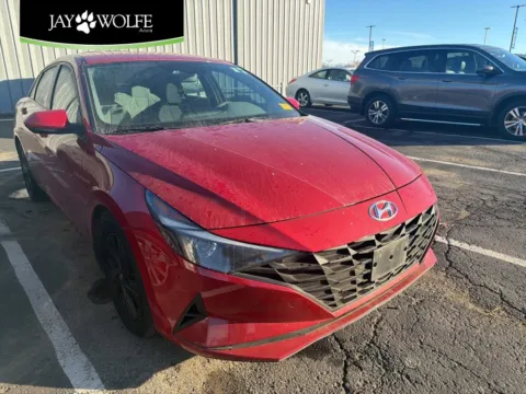 Red 2022 Hyundai Elantra SEL for sale in Kansas City, MO