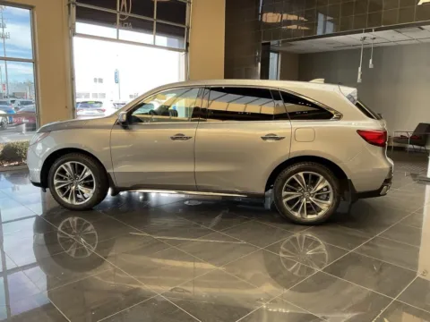 More photos of 2017 Acura MDX w/Technology Pkg at Jay Wolfe Acura, MO