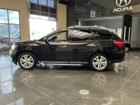 More photos of 2018 Nissan Pathfinder SL at Jay Wolfe Acura, MO