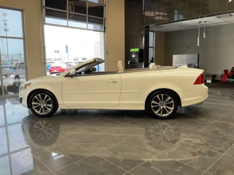 More photos of 2013 Volvo C70 T5 at Jay Wolfe Acura, MO