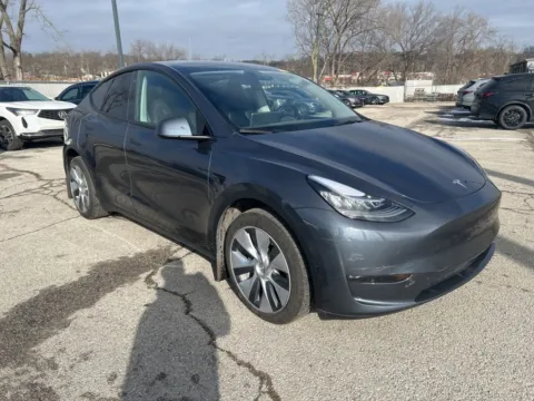 More photos of 2023 Tesla Model Y Long Range at Jay Wolfe Acura, MO