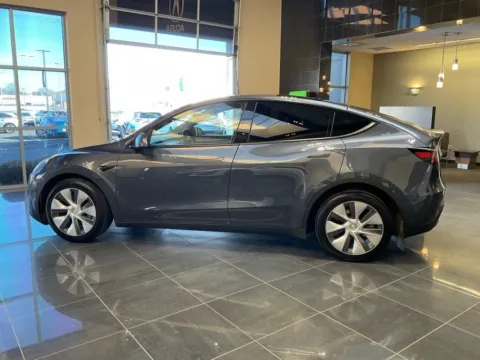 More photos of 2023 Tesla Model Y Long Range at Jay Wolfe Acura, MO
