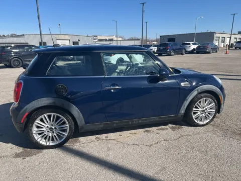 More photos of 2015 MINI Cooper Hardtop at Jay Wolfe Acura, MO