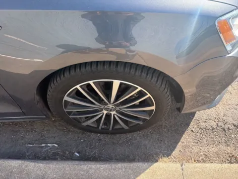 More photos of 2015 Volkswagen Jetta Sedan 1.8T Sport at Jay Wolfe Acura, MO