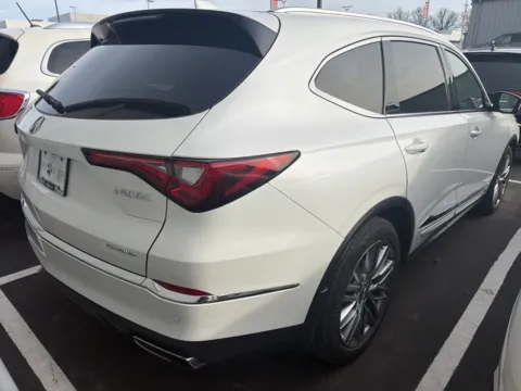 More photos of 2022 Acura MDX w/Advance Package at Jay Wolfe Acura, MO