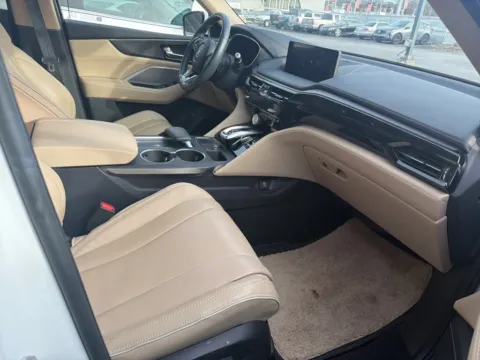 More photos of 2022 Acura MDX w/Advance Package at Jay Wolfe Acura, MO