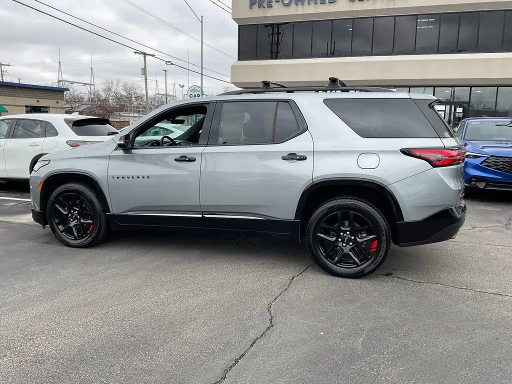 Used 2023 Chevrolet Traverse Premier for sale in Kansas City, MO