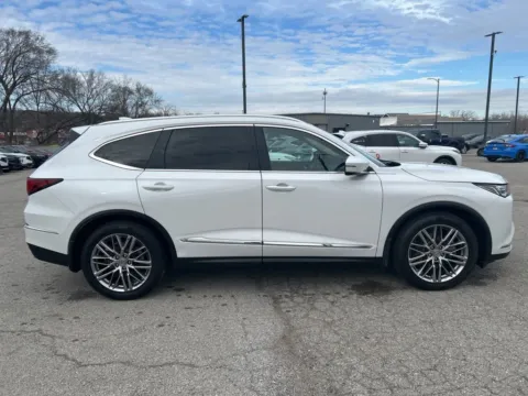 More photos of 2023 Acura MDX w/Advance Package at Jay Wolfe Acura, MO