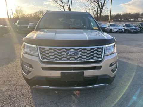 Photos of 2017 Ford Explorer Platinum for sale in Kansas City, MO at Jay Wolfe Acura