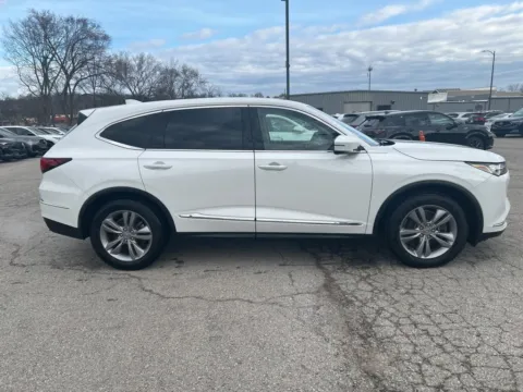 More photos of 2023 Acura MDX 3.5L at Jay Wolfe Acura, MO