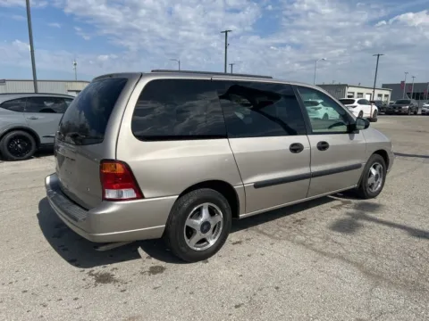 More photos of 2002 Ford Windstar Wagon LX at Jay Wolfe Acura, MO