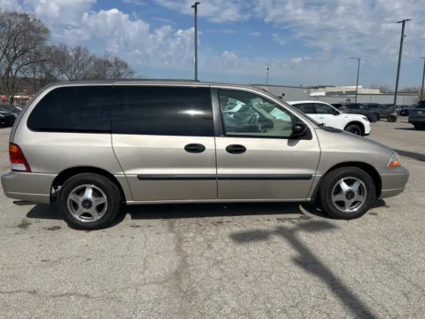 More photos of 2002 Ford Windstar Wagon LX at Jay Wolfe Acura, MO