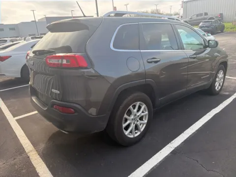 More photos of 2015 Jeep Cherokee Latitude at Jay Wolfe Acura, MO