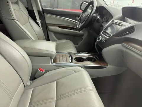 More photos of 2019 Acura MDX w/Advance Pkg at Jay Wolfe Acura, MO