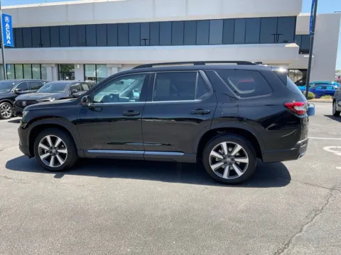 More photos of 2023 Honda Pilot Touring at Jay Wolfe Acura, MO