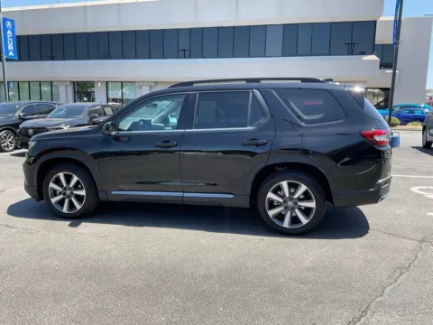More photos of 2023 Honda Pilot Touring at Jay Wolfe Acura, MO