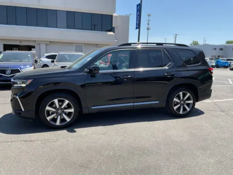 More photos of 2023 Honda Pilot Touring at Jay Wolfe Acura, MO