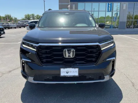Photos of 2023 Honda Pilot Touring for sale in Kansas City, MO at Jay Wolfe Acura