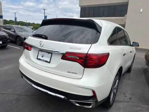 More photos of 2017 Acura MDX w/Technology Pkg at Jay Wolfe Acura, MO