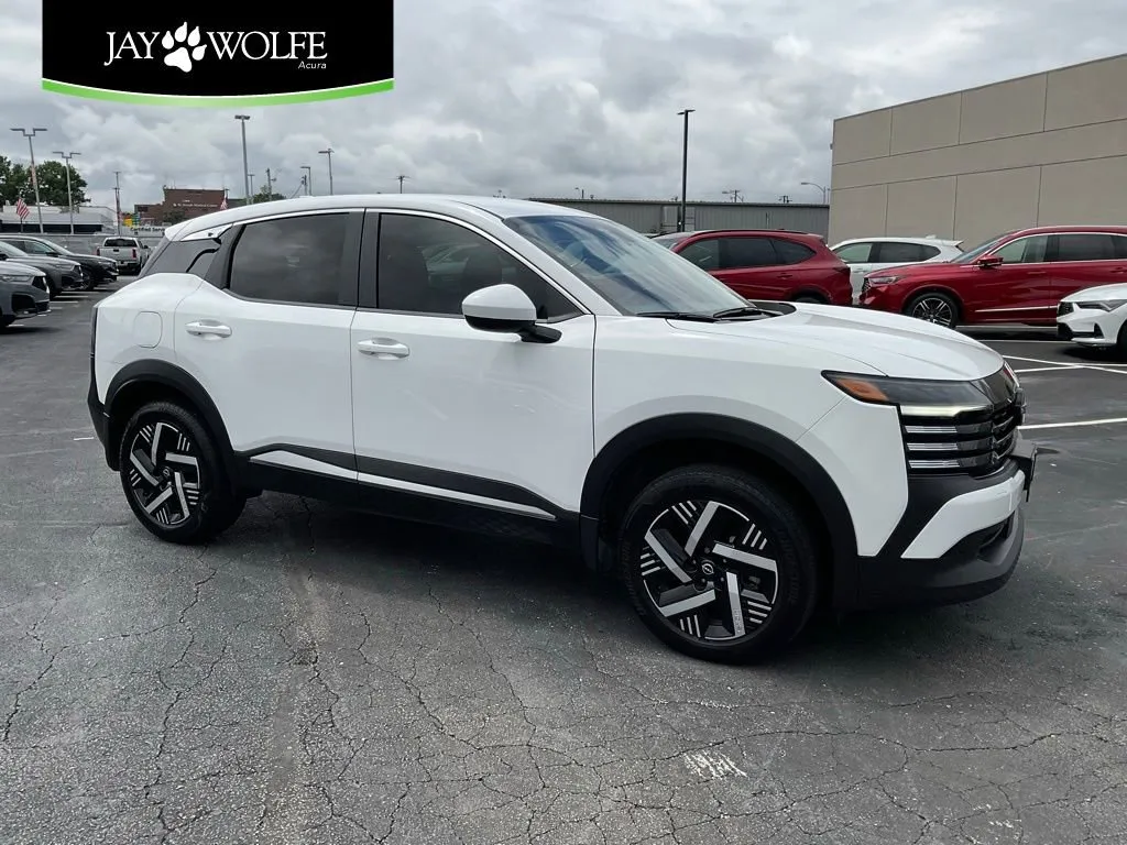 White 2025 Nissan Kicks SV for sale in Kansas City, MO