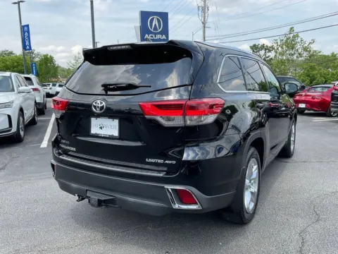 More photos of 2017 Toyota Highlander Limited at Jay Wolfe Acura, MO