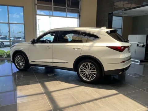 More photos of 2023 Acura MDX w/Advance Package at Jay Wolfe Acura, MO