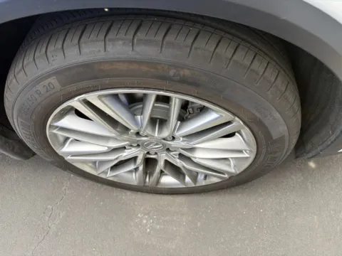 More photos of 2023 Acura MDX w/Advance Package at Jay Wolfe Acura, MO