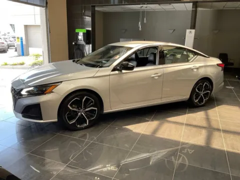 More photos of 2024 Nissan Altima 2.5 SR at Jay Wolfe Acura, MO