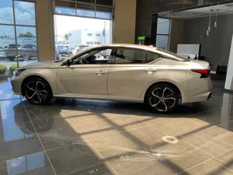 More photos of 2024 Nissan Altima 2.5 SR at Jay Wolfe Acura, MO