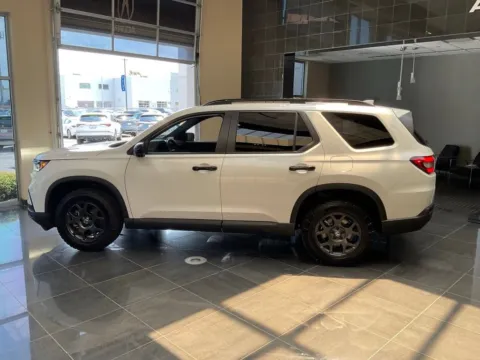 More photos of 2025 Honda Pilot TrailSport at Jay Wolfe Acura, MO