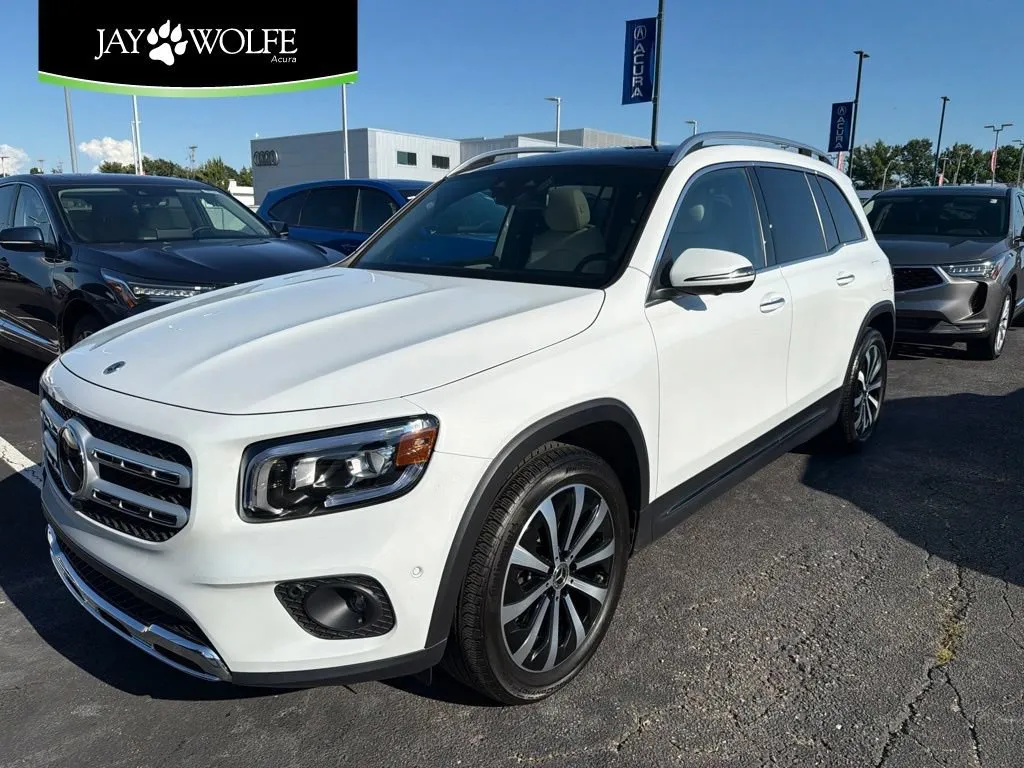 White 2023 Mercedes-Benz GLB 250 for sale in Kansas City, MO